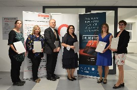 Zleva Věra Koudelková, Jitka Soukupová, Jaroslav Reichl, Štěpánka Baierlová, Barbora Havířová, Zuzana Šimůnková (foto Naďa Žaludová, MFF UK)